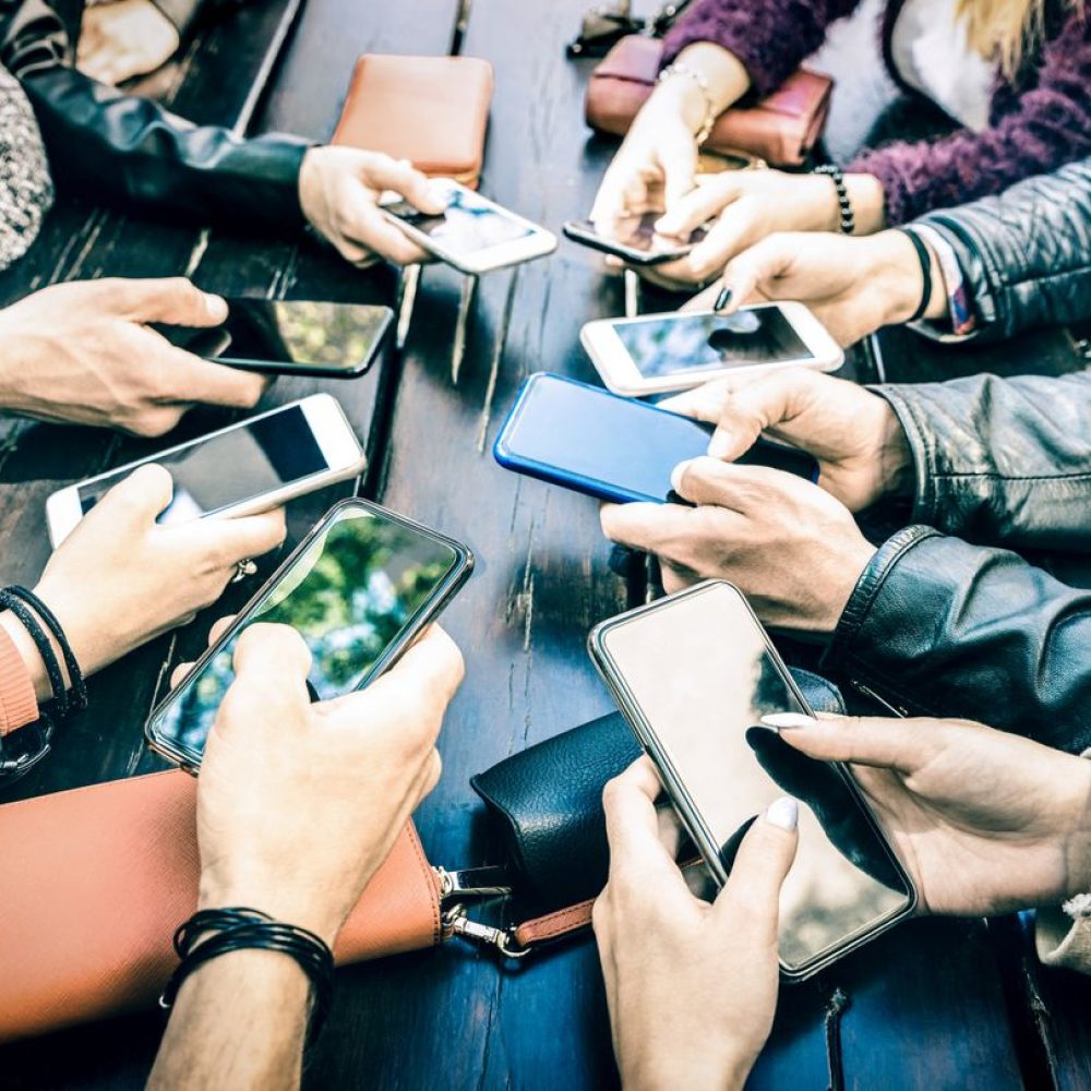 people-hands-having-addicted-fun-together-using-sm-2022-01-30-22-58-11-utc