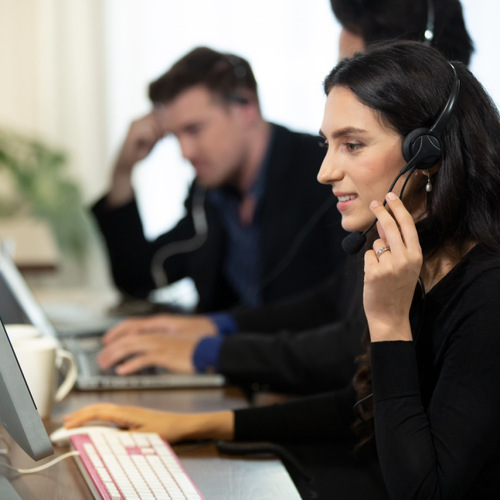 telephone-operator-call-center-customer-support-2021-12-04-15-22-50-utc